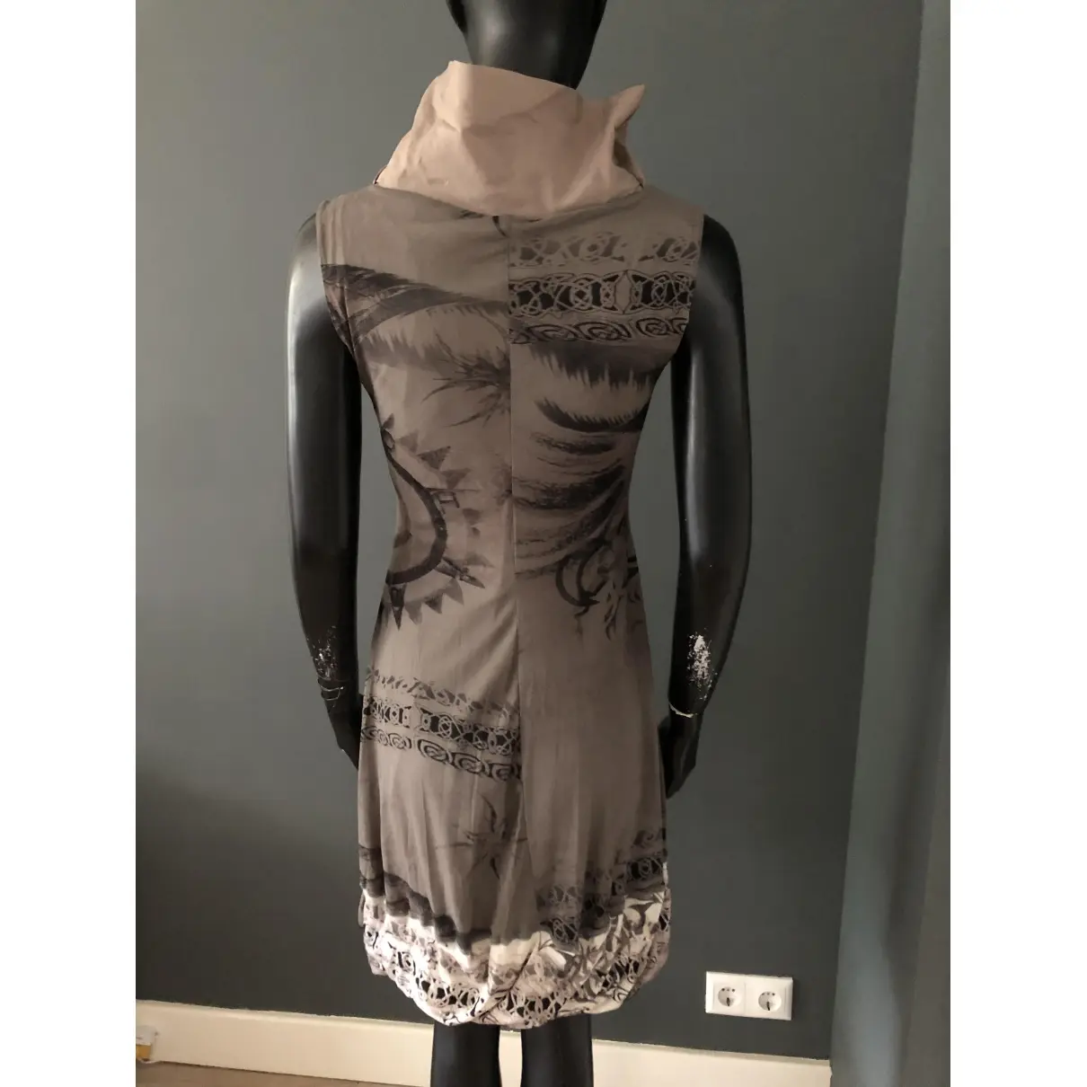 Buy Sistes Mid-length dress online