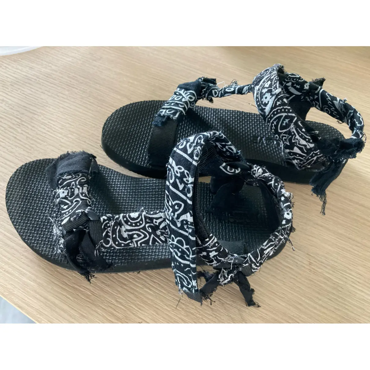 Buy ARIZONA LOVE Cloth sandals online