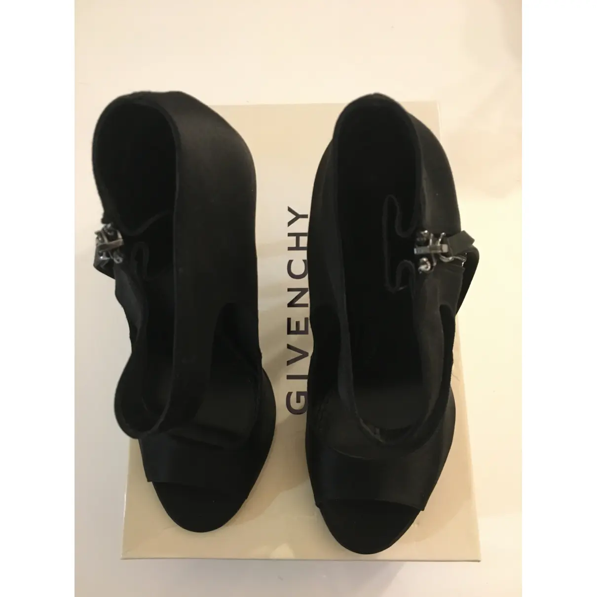 Buy Givenchy Cloth heels online