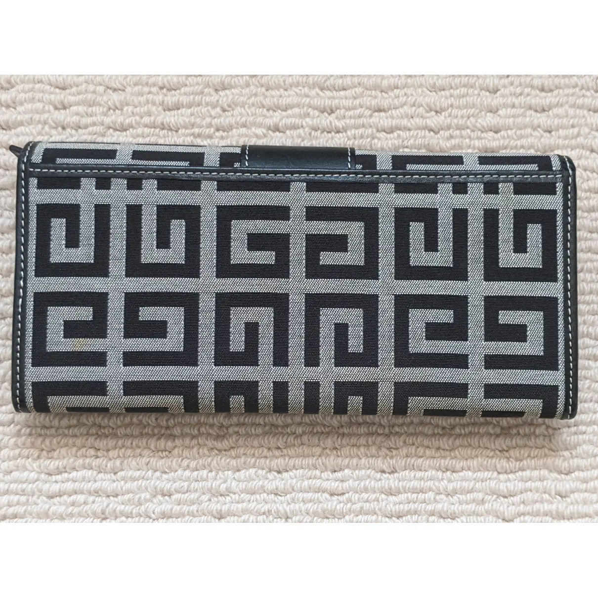Buy Givenchy Cloth wallet online - Vintage