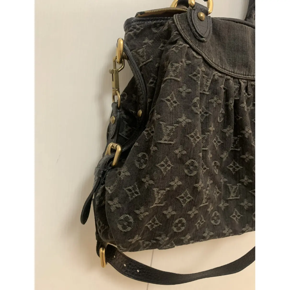 Buy Louis Vuitton Handbag online