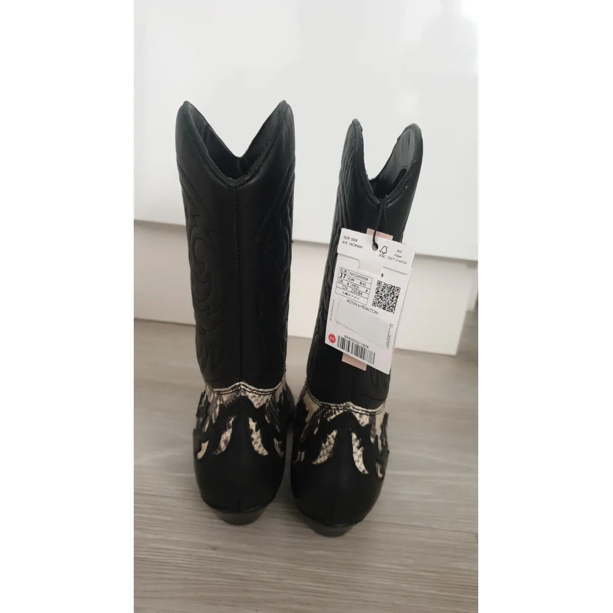 Ankle boots Mango