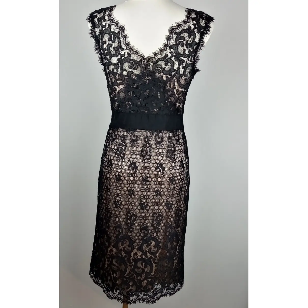 Buy Diane Von Furstenberg Lace mid-length dress online