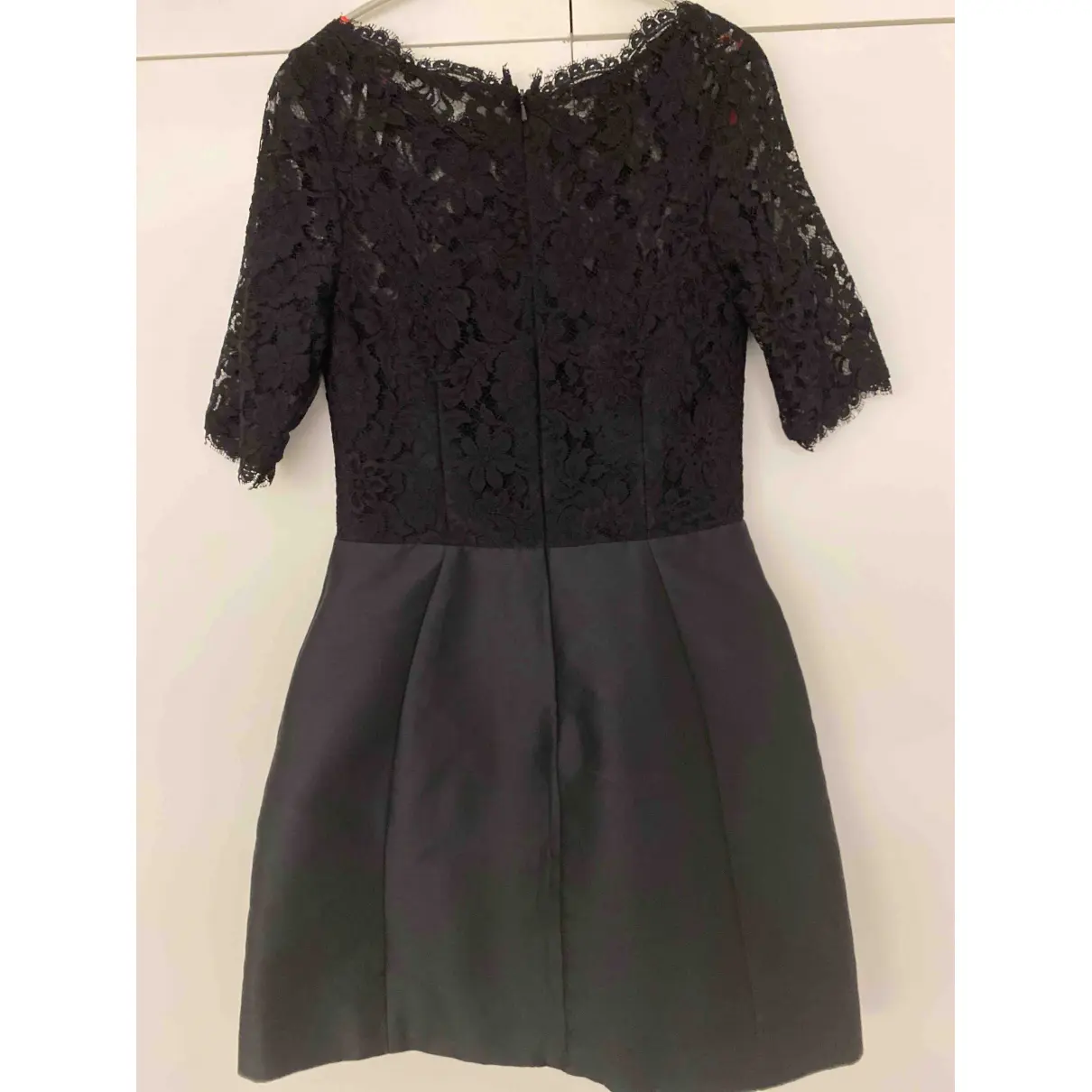 Buy Monique Lhuillier Lace mid-length dress online