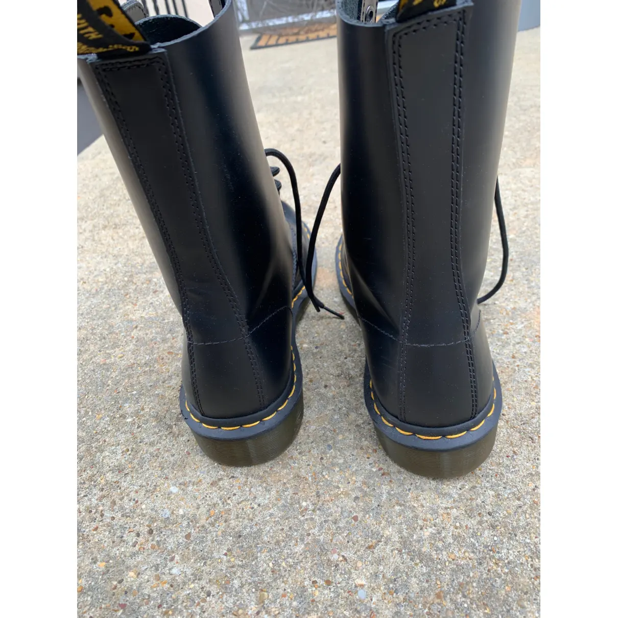 1490 (10 eye) leather boots Dr. Martens