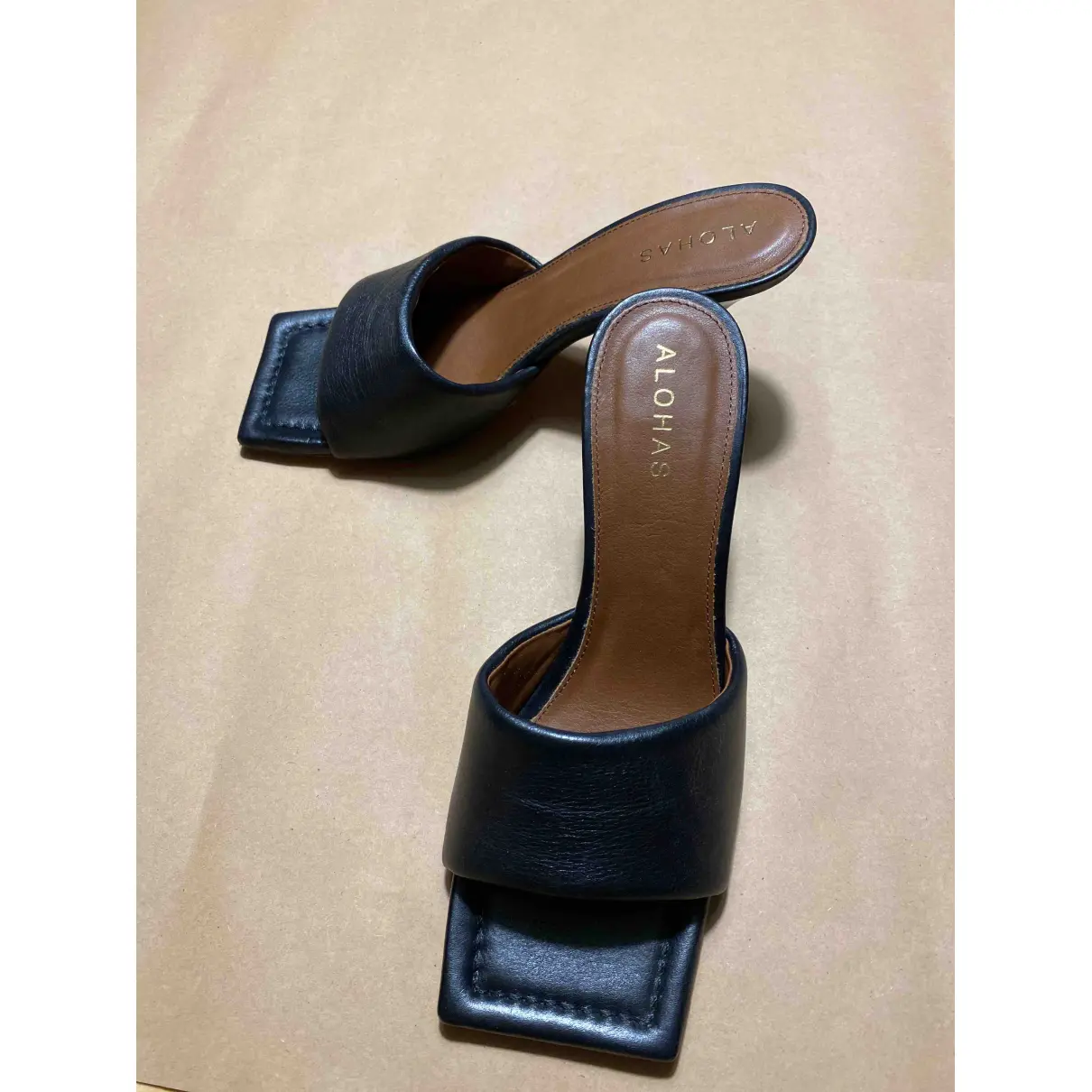 Buy Alohas Leather mules online
