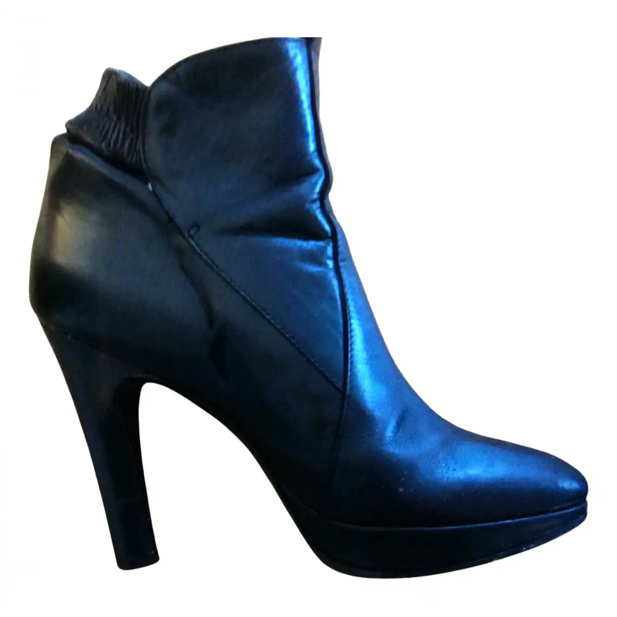 Leather ankle boots Ann Tuil