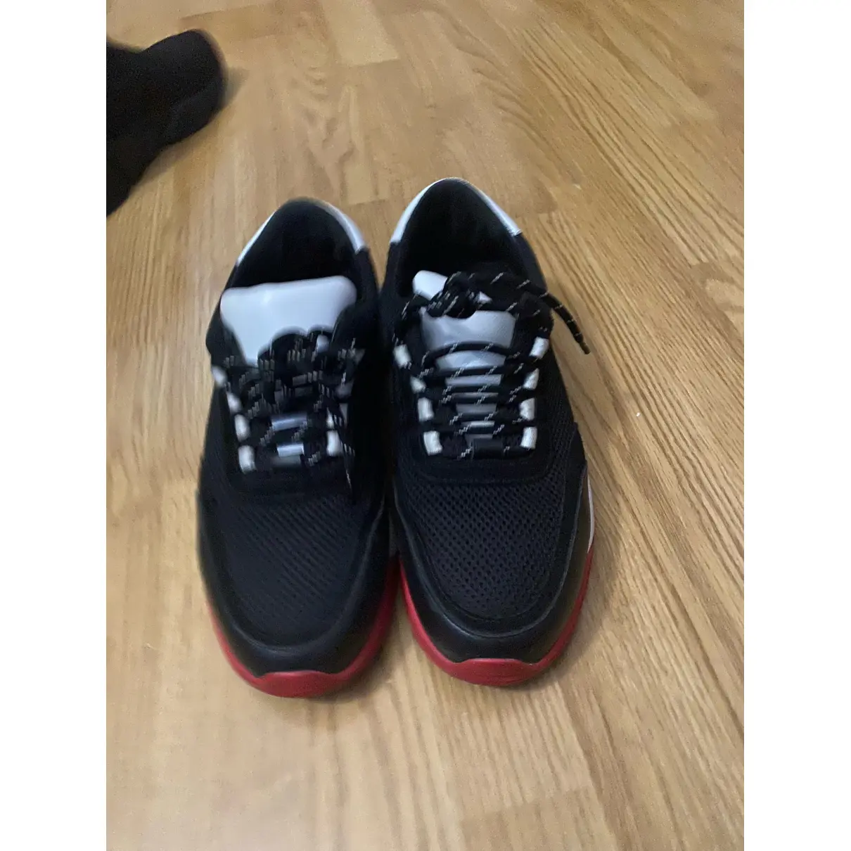 Buy Axel Arigato Leather low trainers online