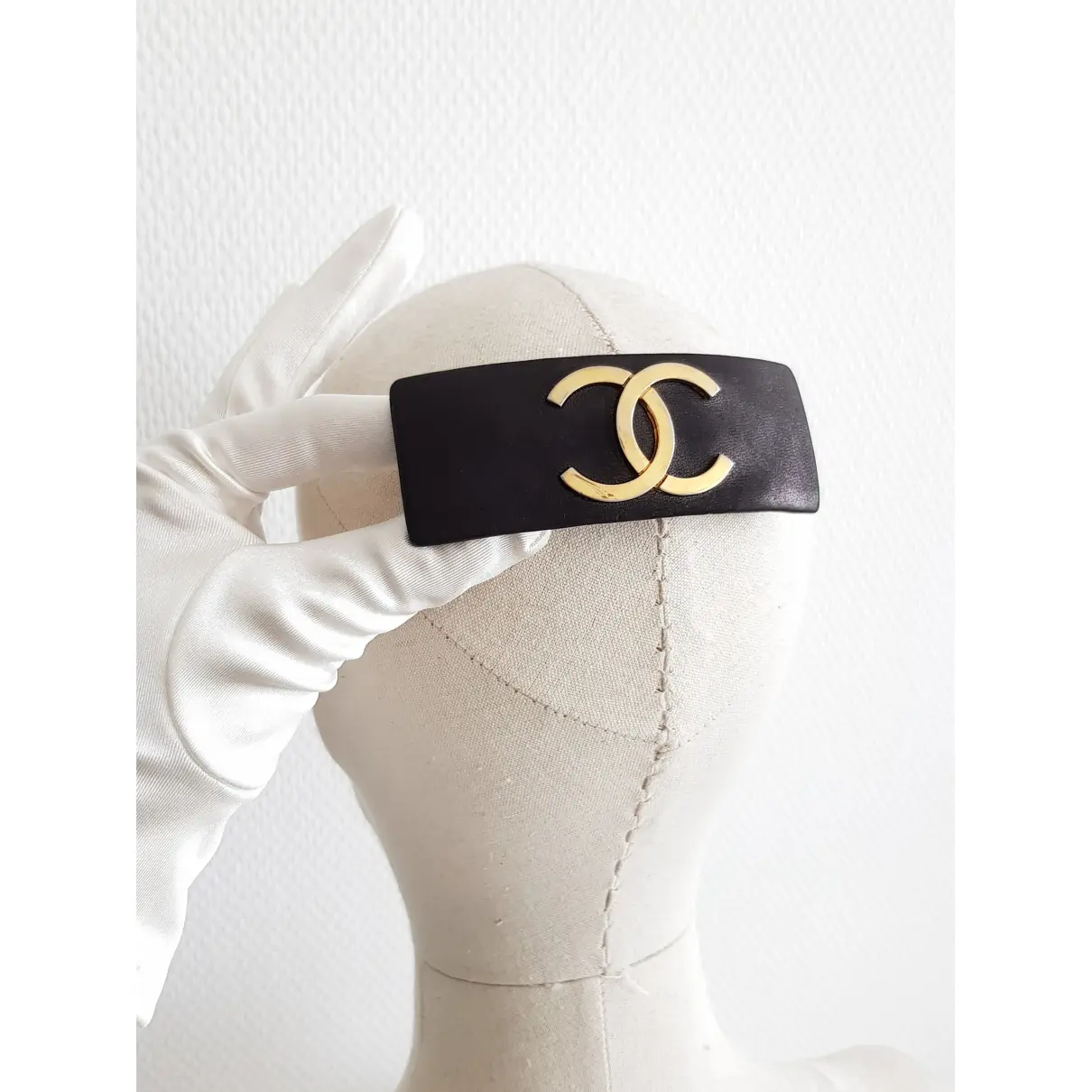 CC leather hair accessory Chanel - Vintage