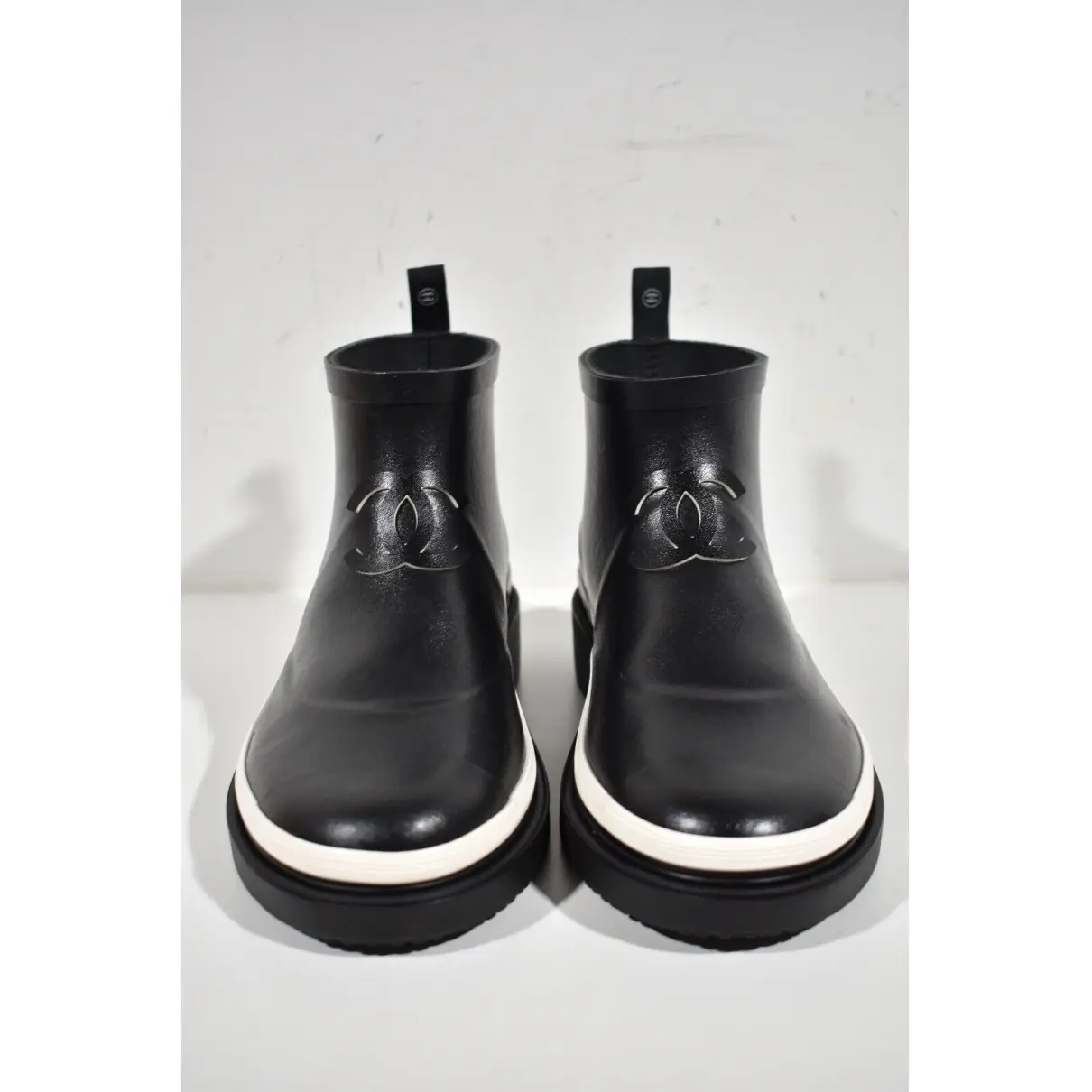 Leather snow boots Chanel