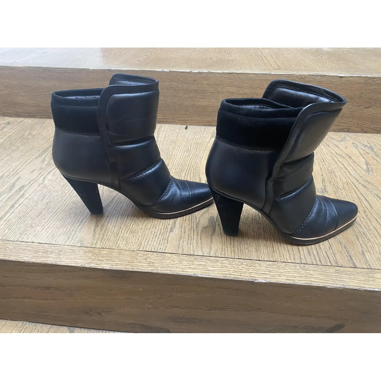 Buy Chloé Leather ankle boots online