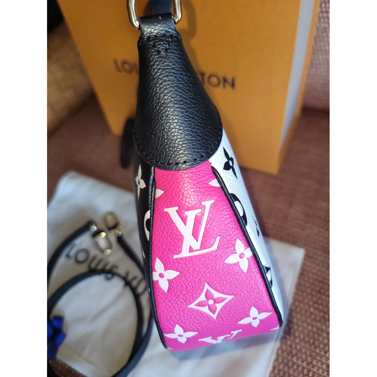 Buy Louis Vuitton Croissant leather handbag online