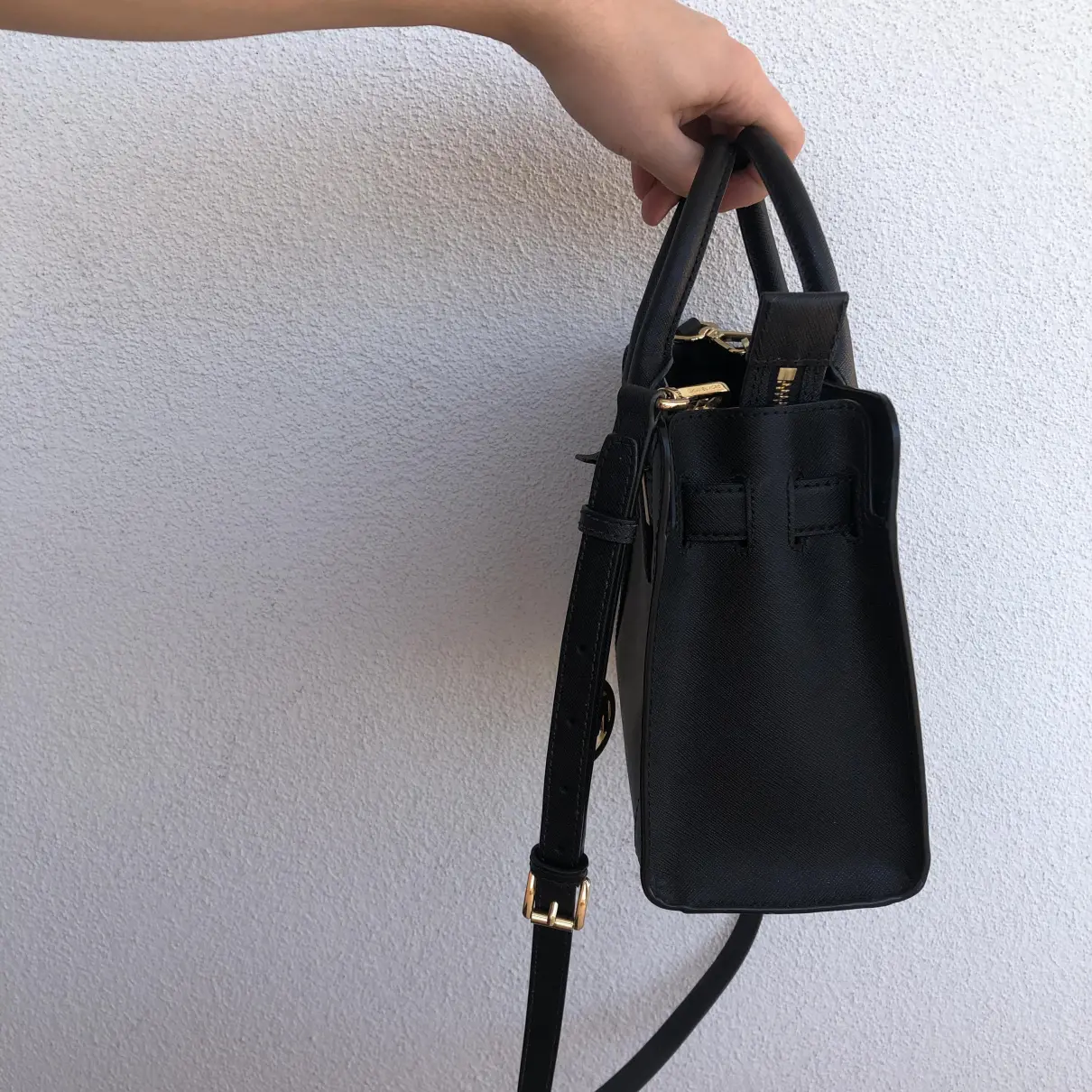 Buy Michael Kors Dillon leather handbag online