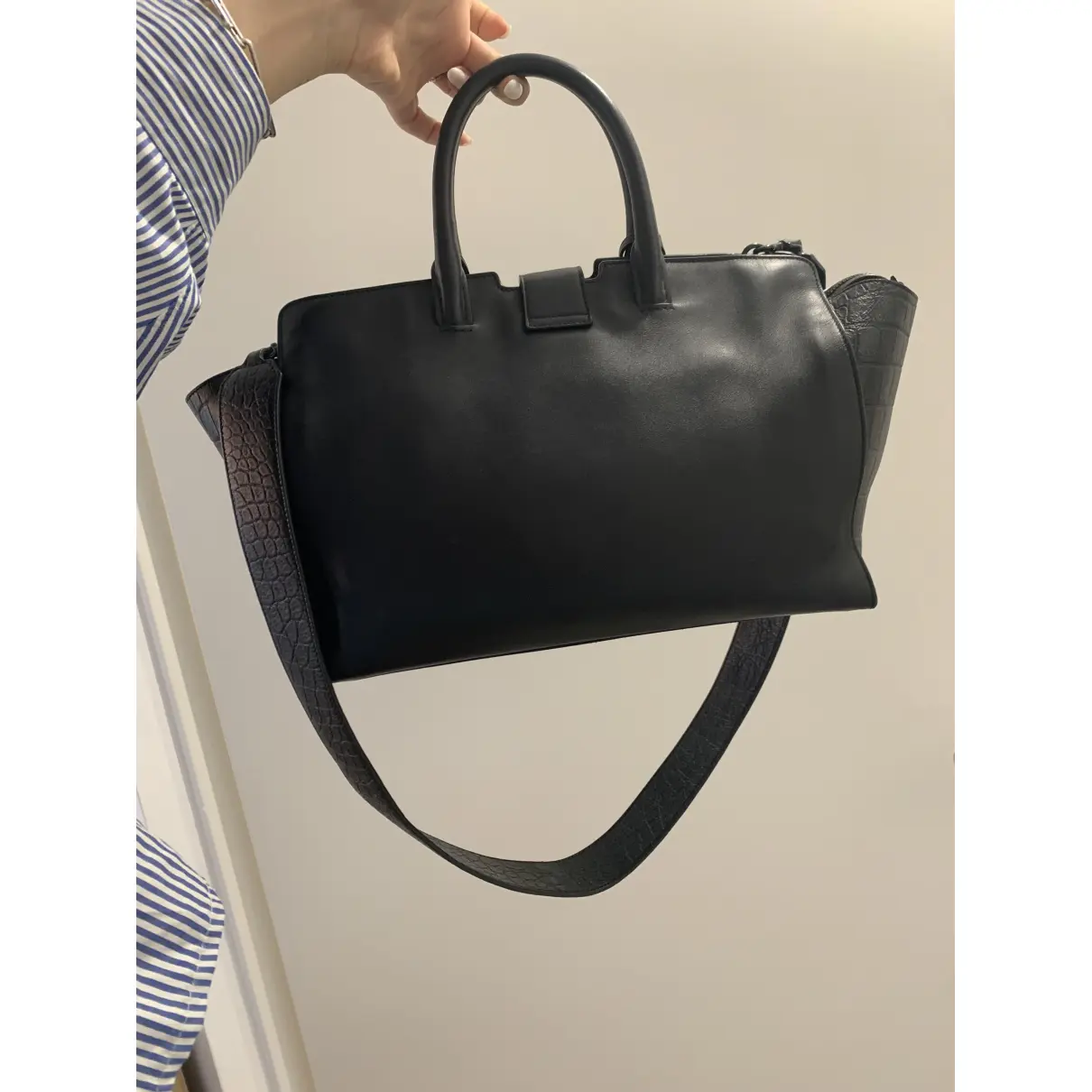 Buy Yves Saint Laurent Downtown leather handbag online