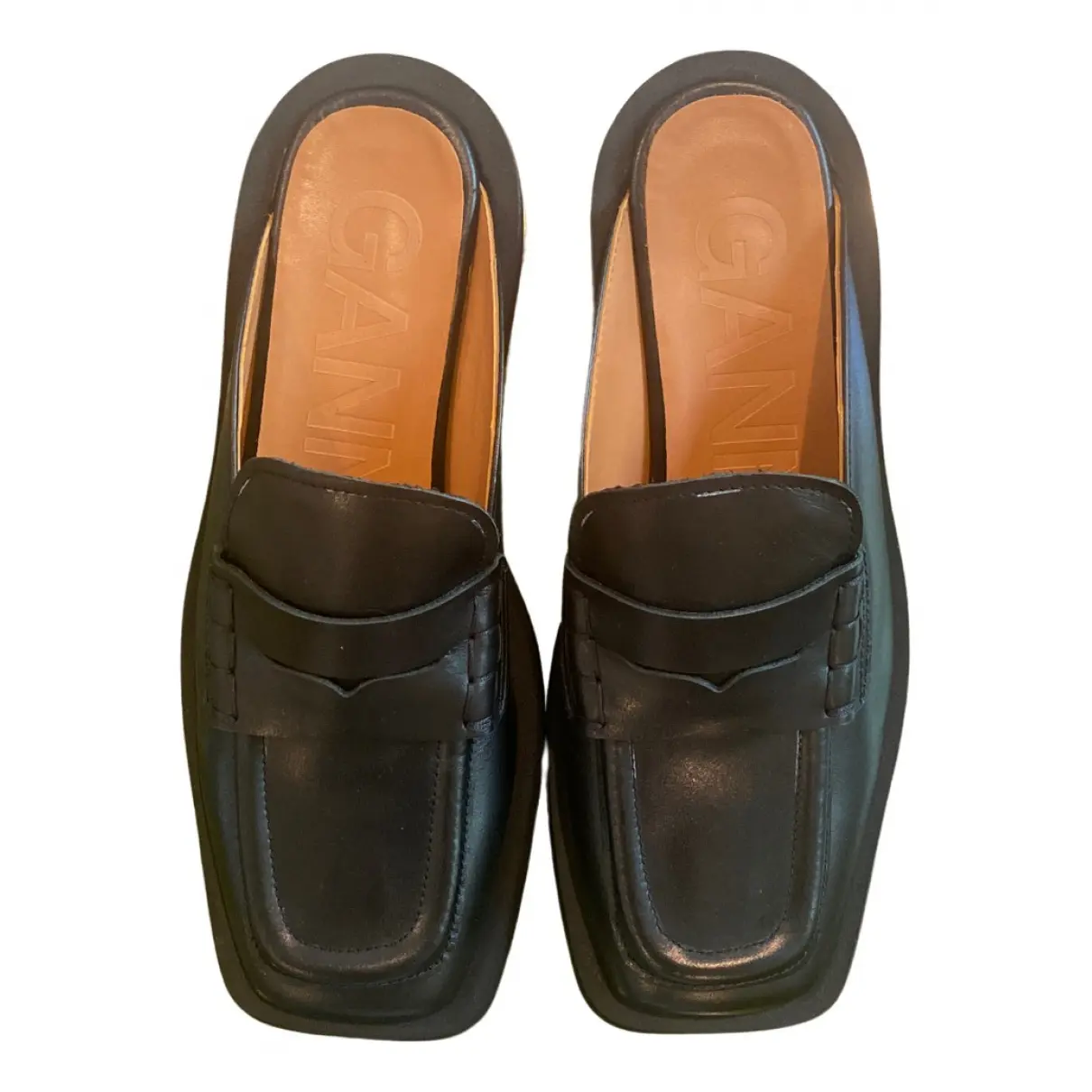 Fall Winter 2019 leather mules & clogs