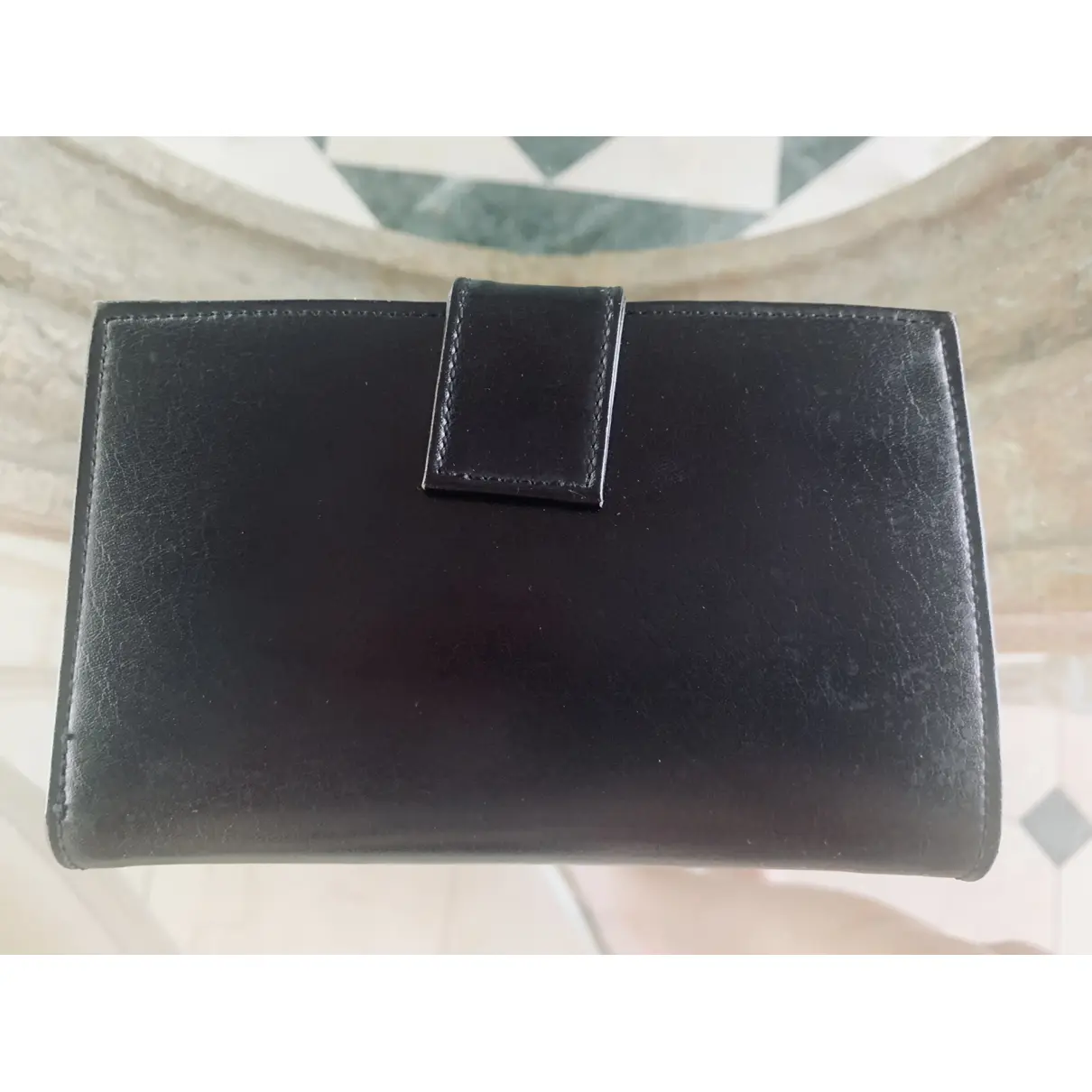 Buy GUESS Leather wallet online - Vintage