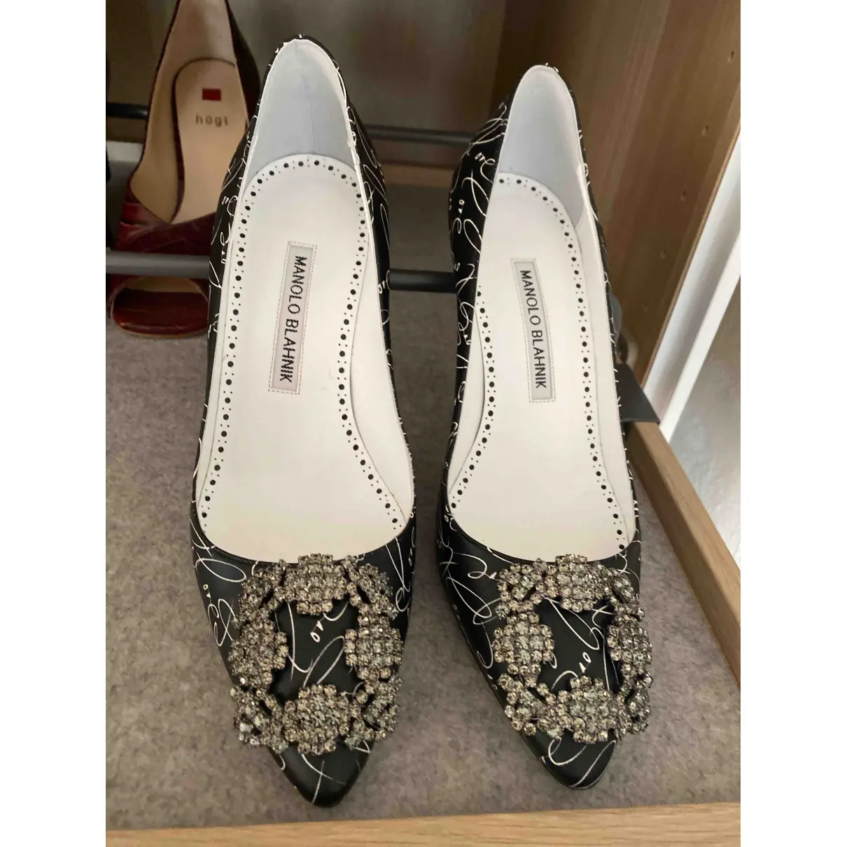 Buy Manolo Blahnik Hangisi leather heels online