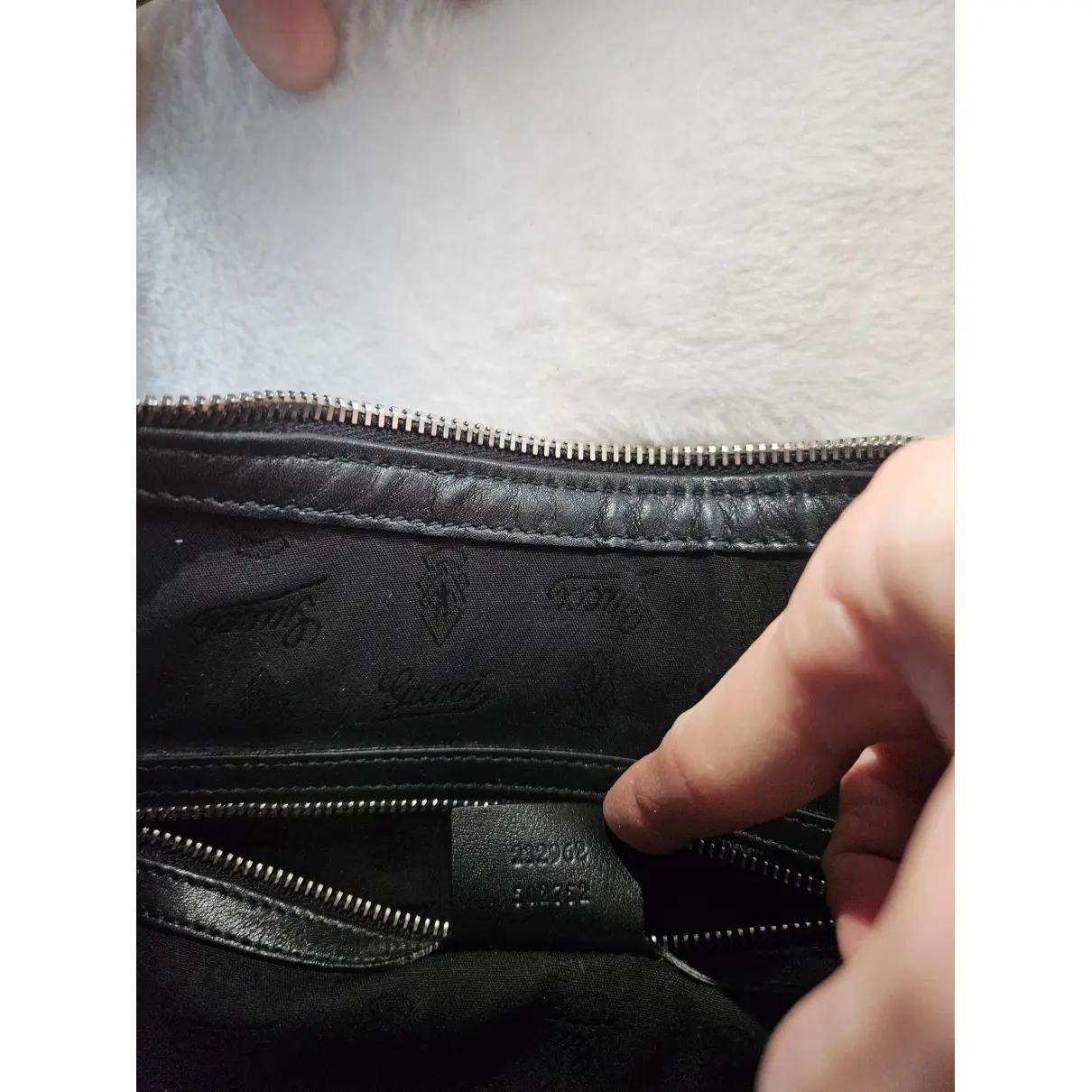 Buy Gucci Hobo leather handbag online