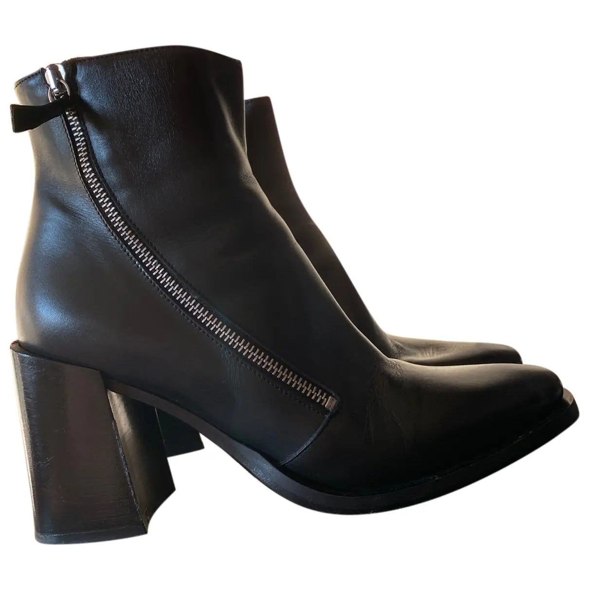 Leather ankle boots LAURA BELLARIVA