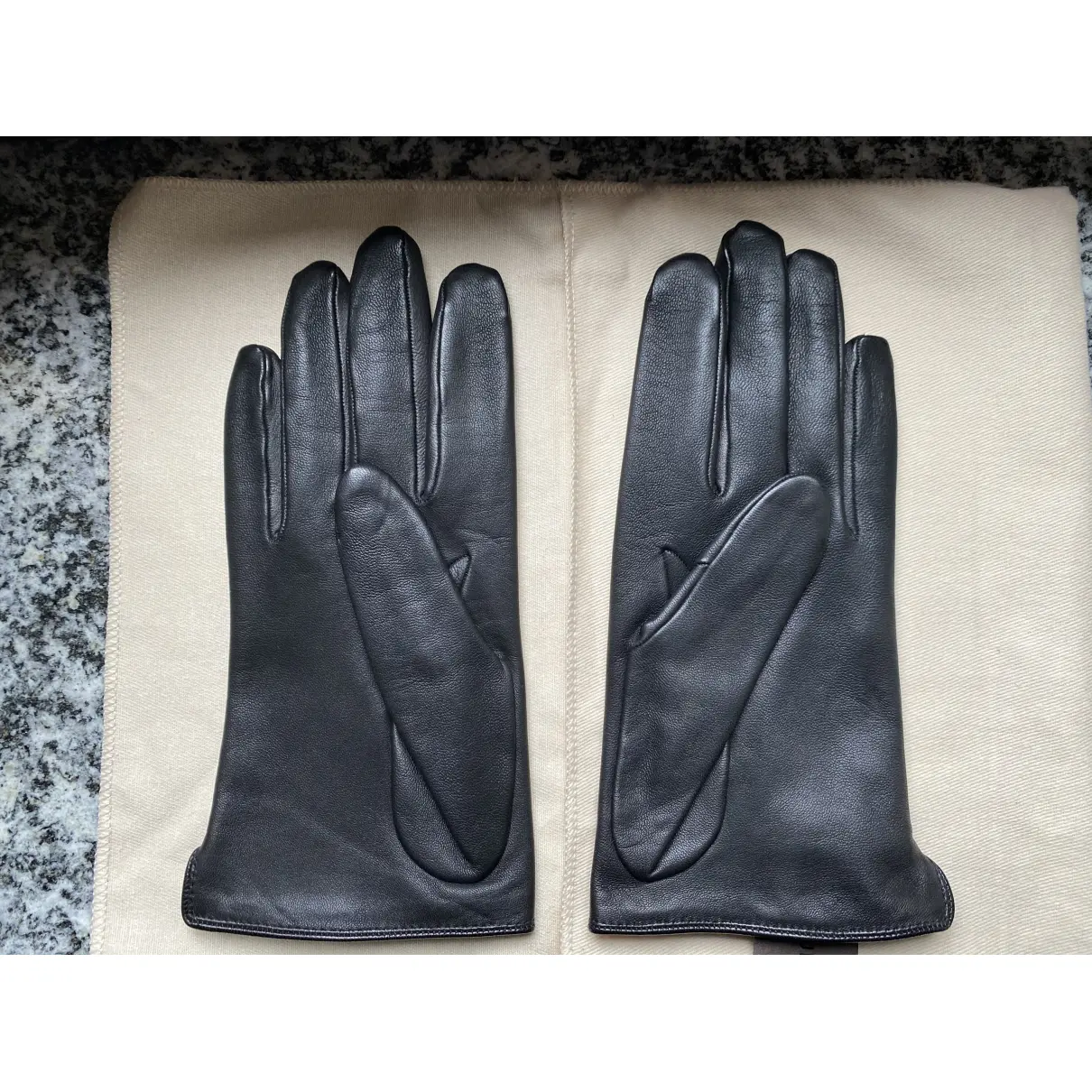 Buy Louis Vuitton Leather gloves online