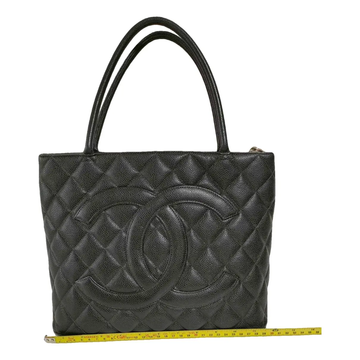 Médaillon leather handbag
