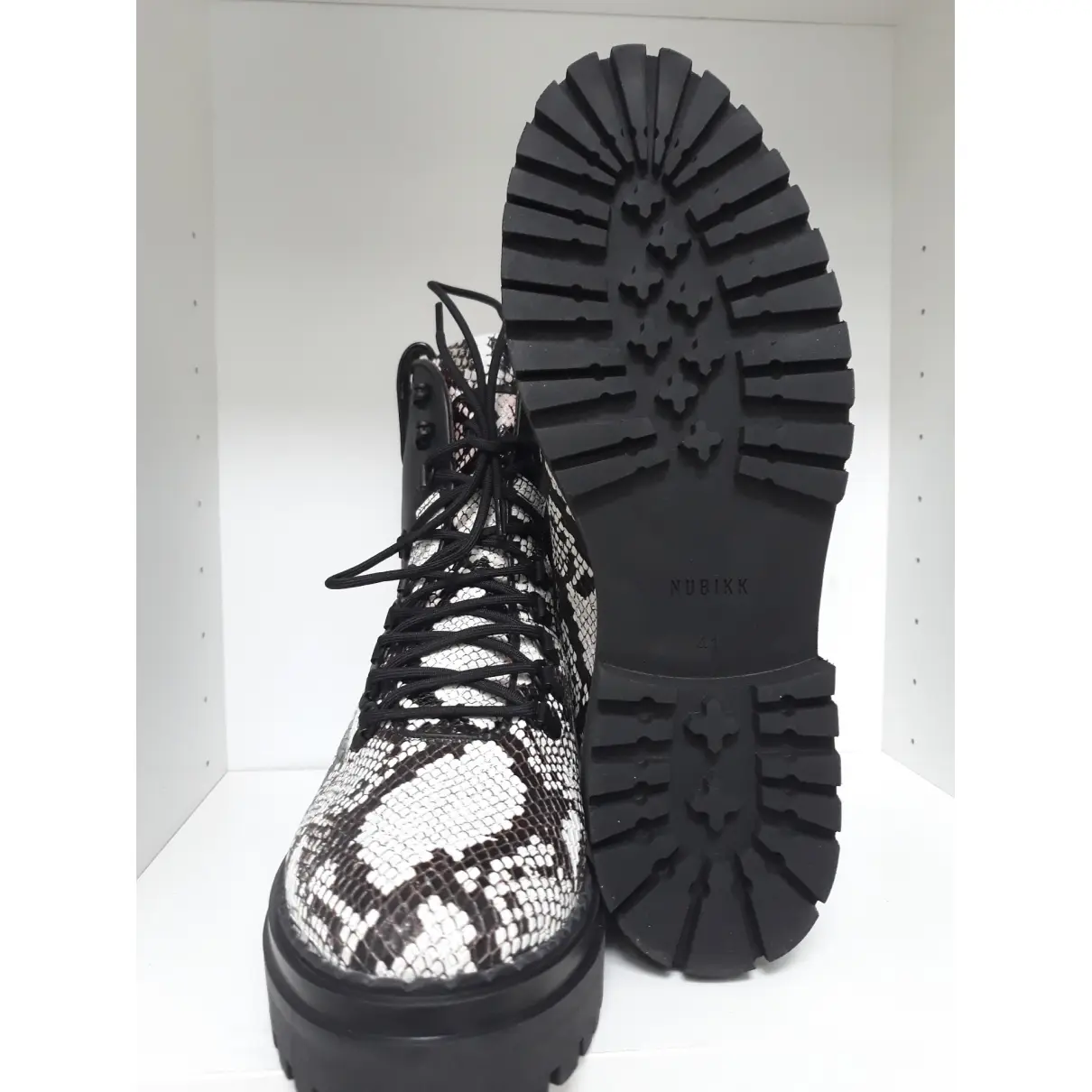 Leather boots Nubikk