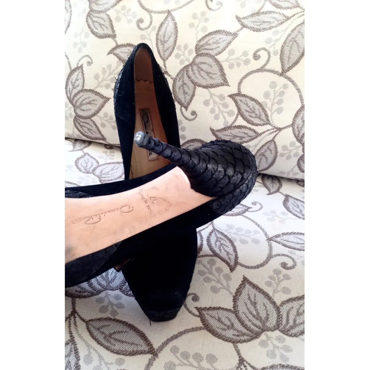 Buy Oscar De La Renta Leather heels online