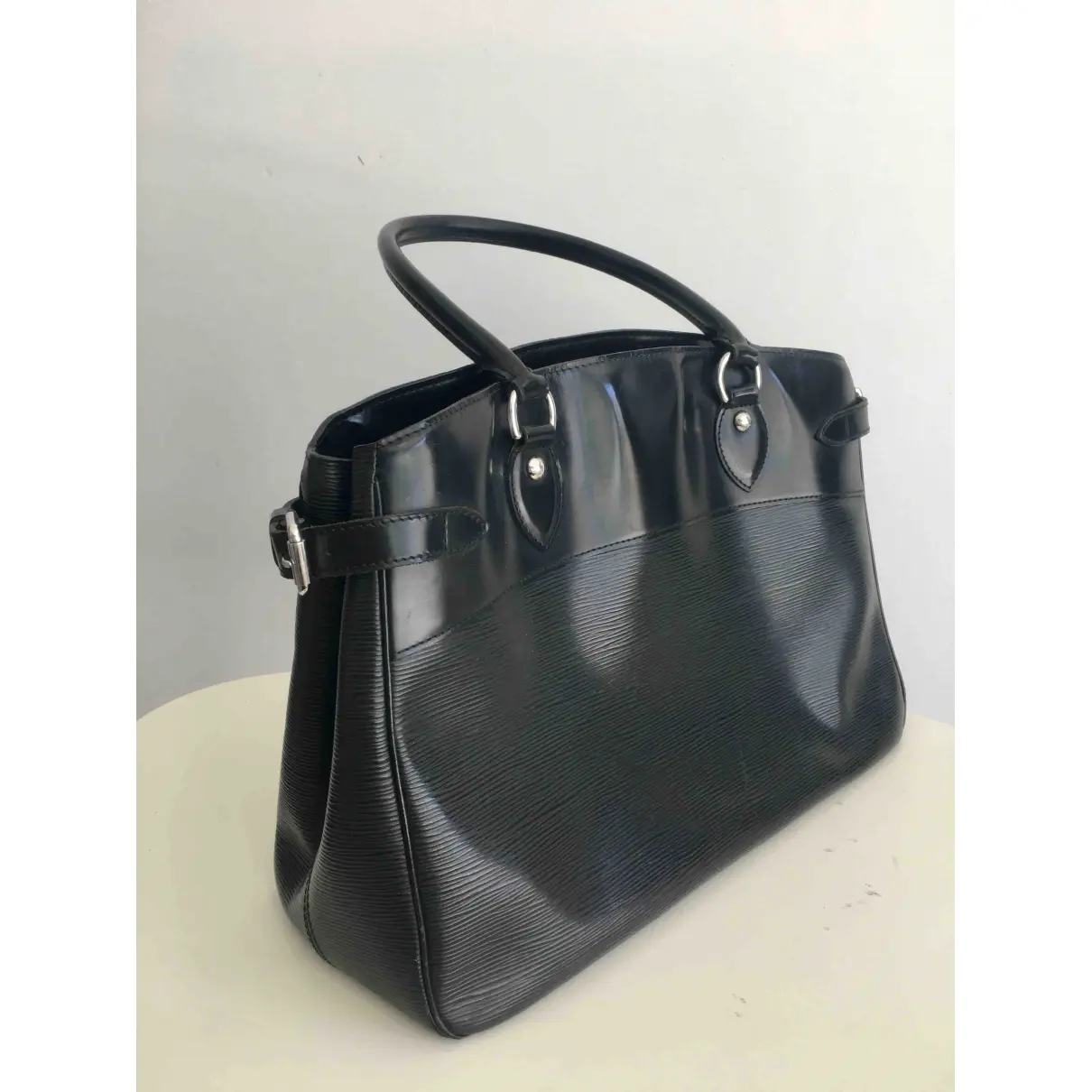Buy Louis Vuitton Passy leather bag online - Vintage