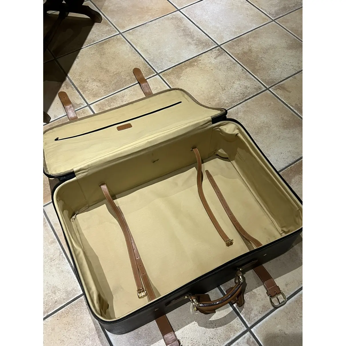 Leather travel bag Pollini