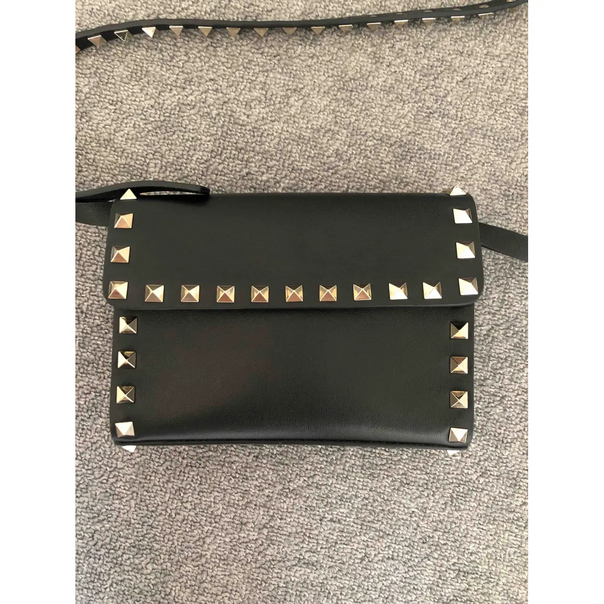 Buy Valentino Garavani Rockstud leather handbag online