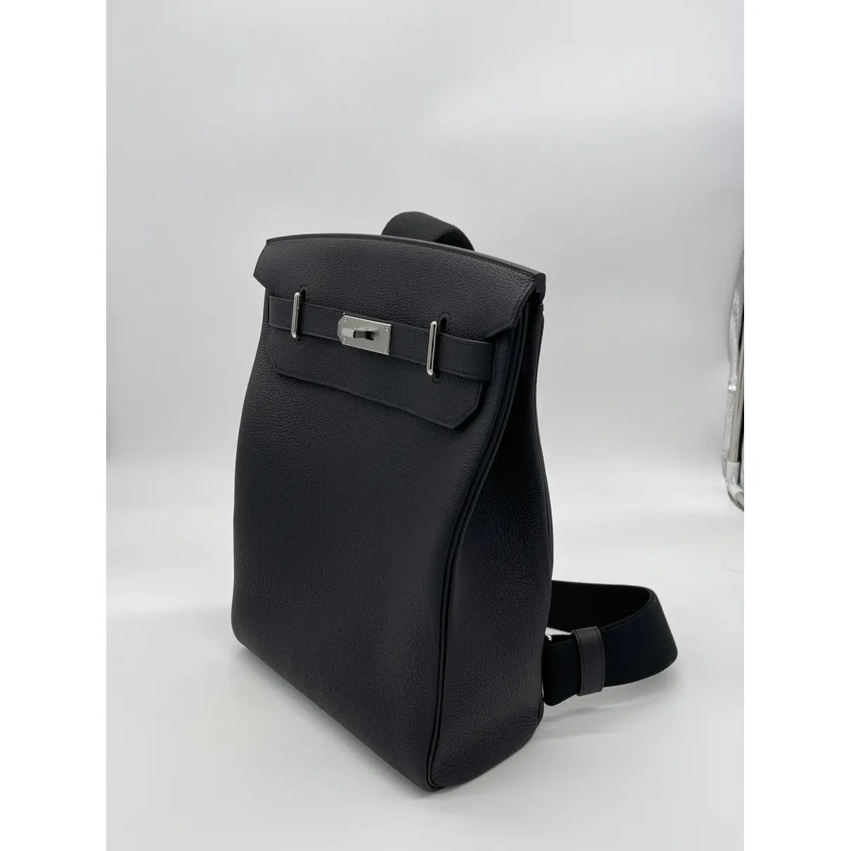 Buy Hermès Sac à dépèches leather travel bag online