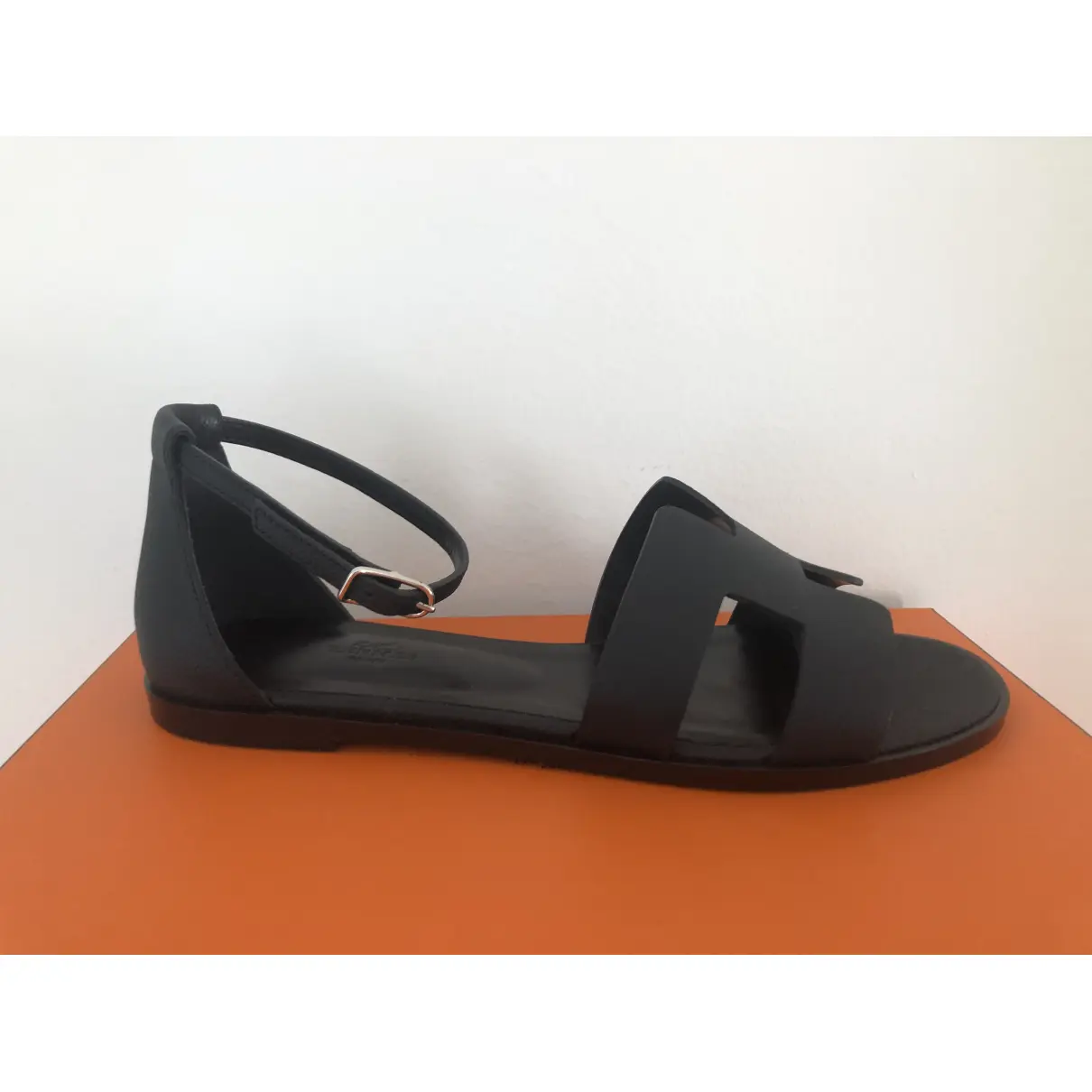 Buy Hermès Santorini leather sandal online