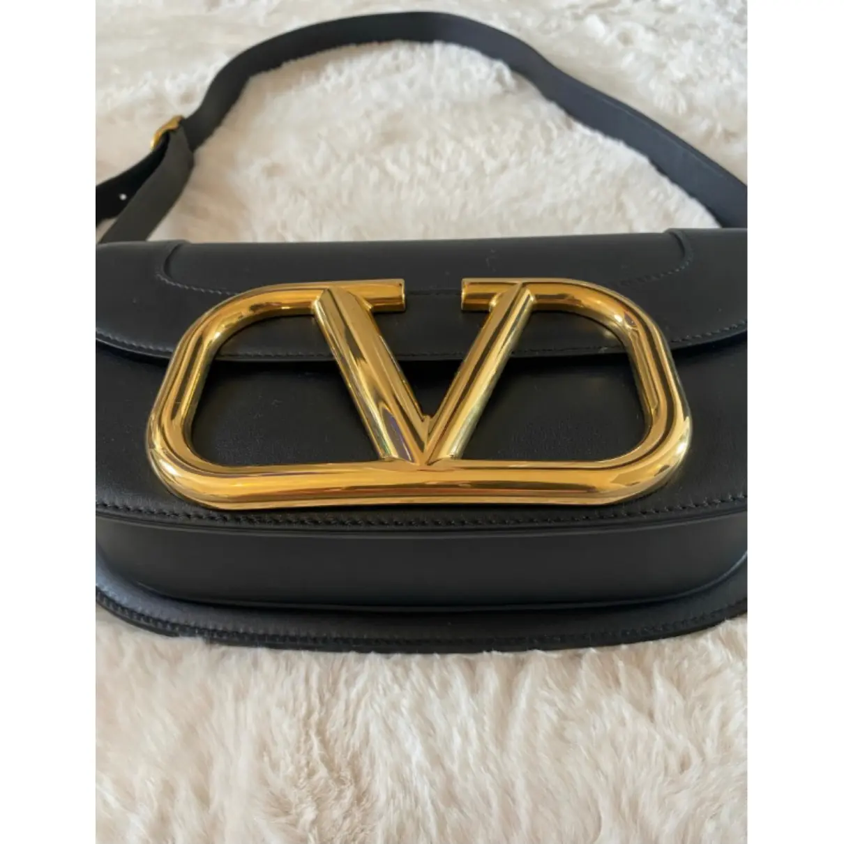 Buy Valentino Garavani Supervee leather handbag online