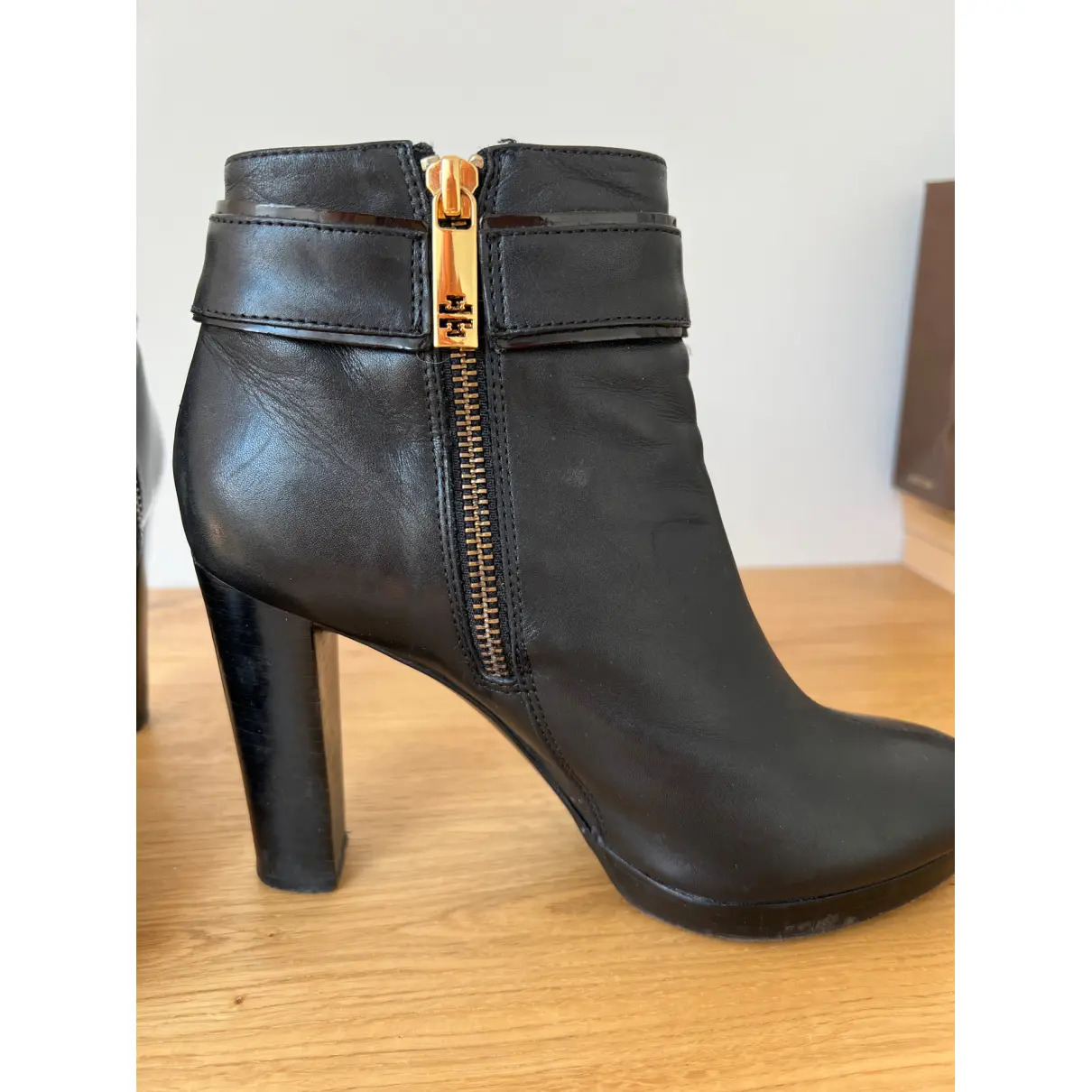 Leather ankle boots Tory Burch