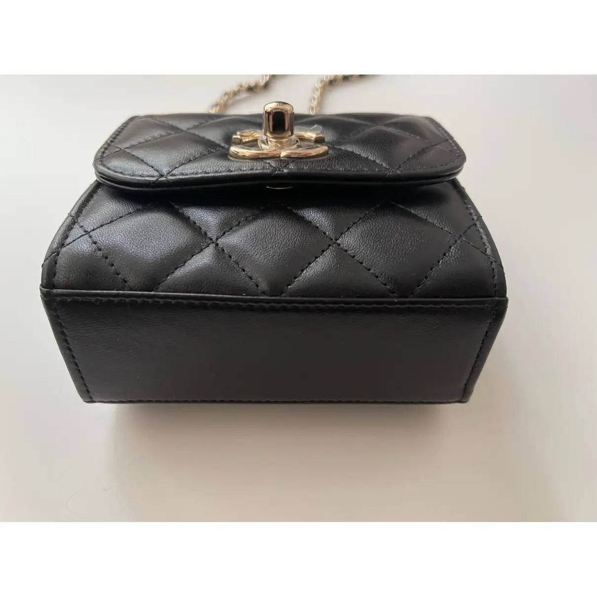 Trendy CC leather crossbody bag Chanel