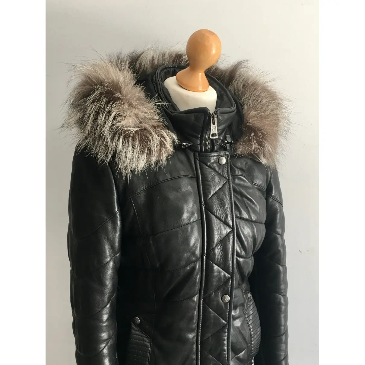 Leather puffer Ventcouvert