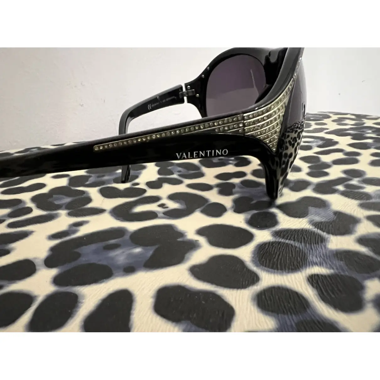 Buy Valentino Garavani Aviator sunglasses online