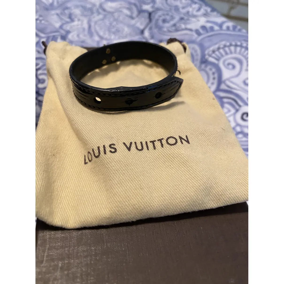 Essential V patent leather bracelet Louis Vuitton