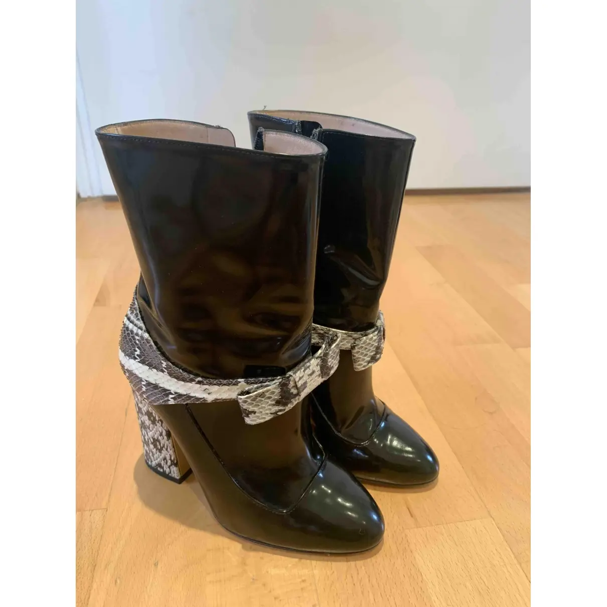 Gucci Patent leather ankle boots for sale