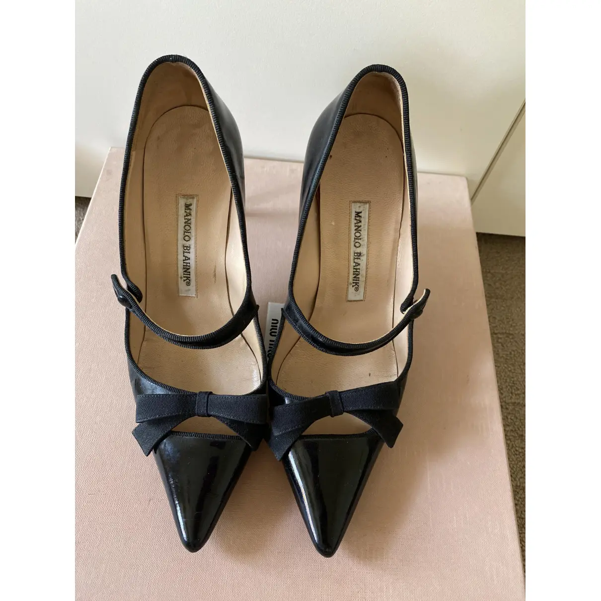 Buy Manolo Blahnik Hangisi patent leather heels online - Vintage