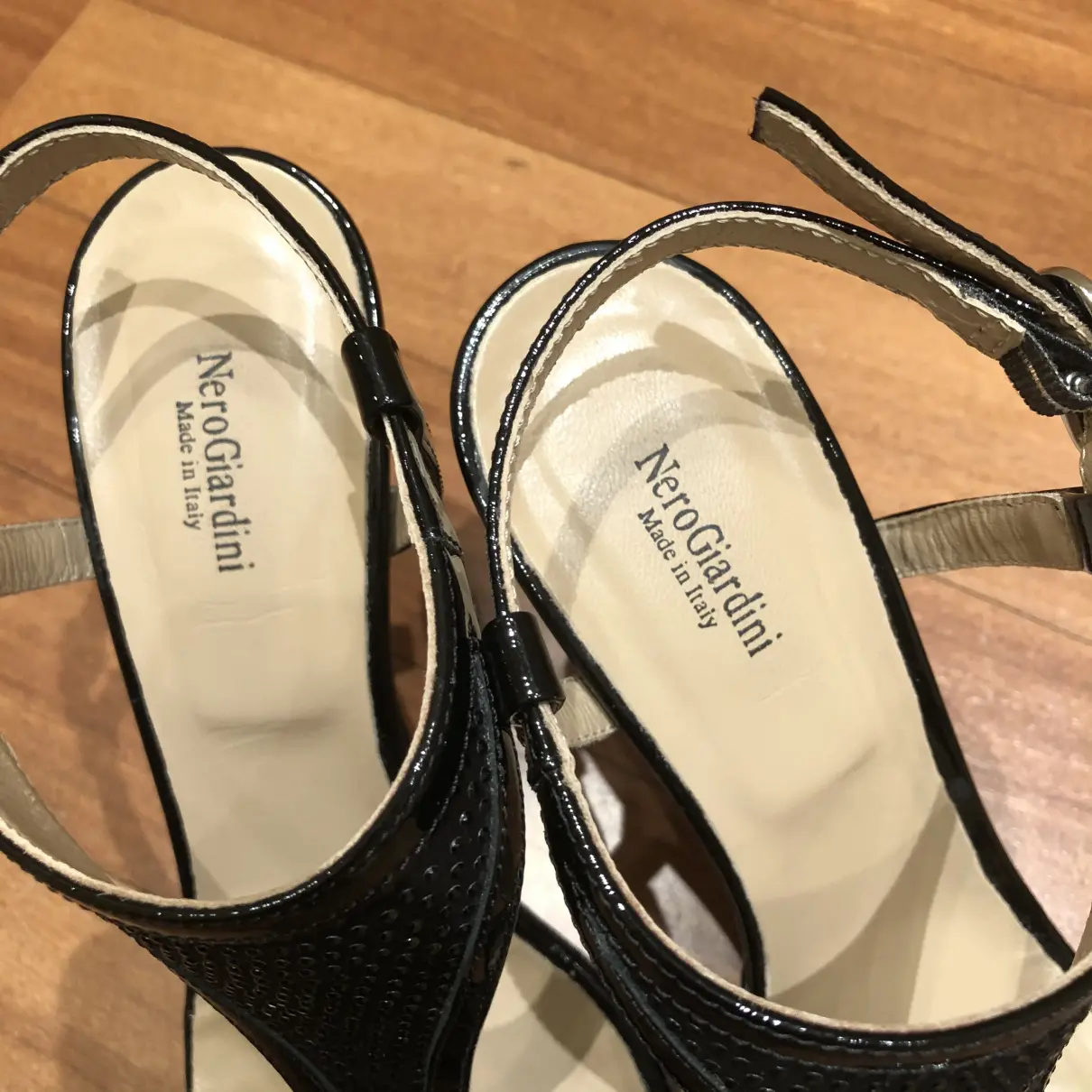Patent leather sandals NERO GIARDINI