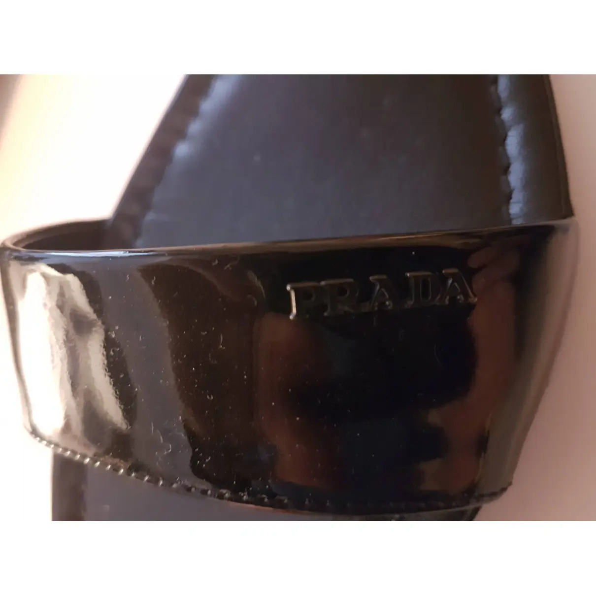 Patent leather flip flops Prada
