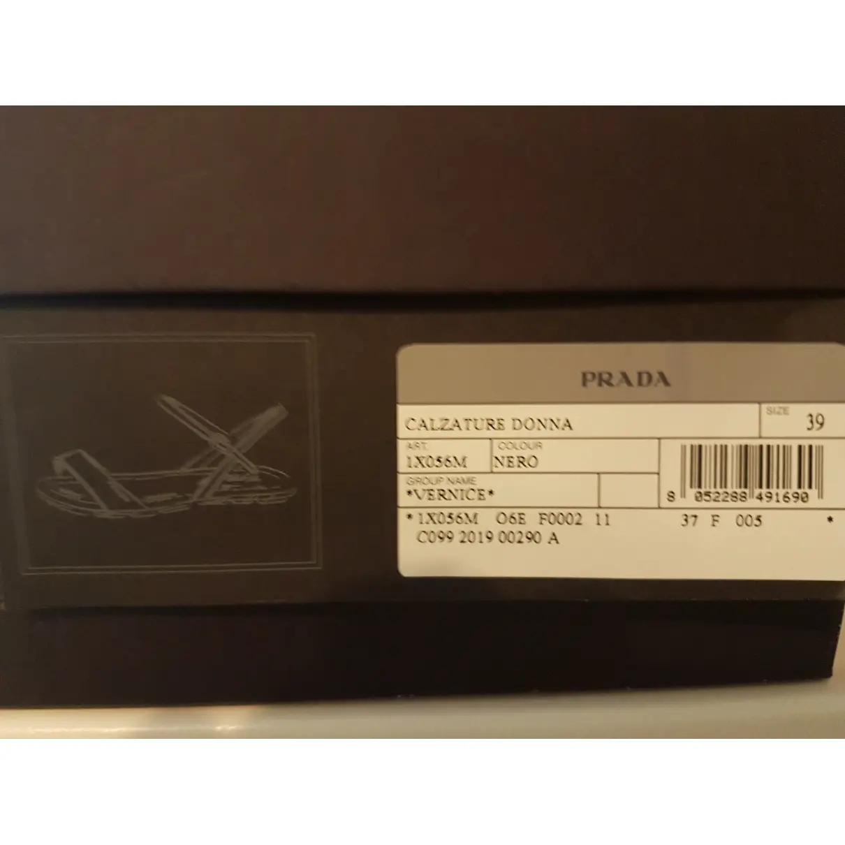 Patent leather flip flops Prada