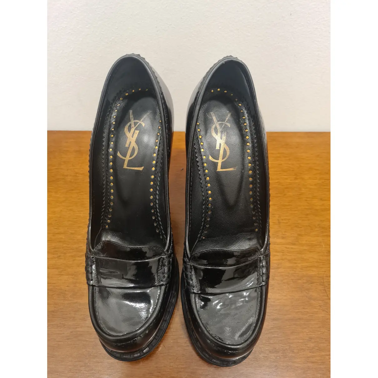 Patent leather heels Yves Saint Laurent