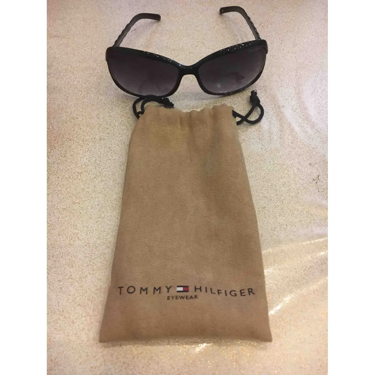 Luxury Tommy Hilfiger Sunglasses Women