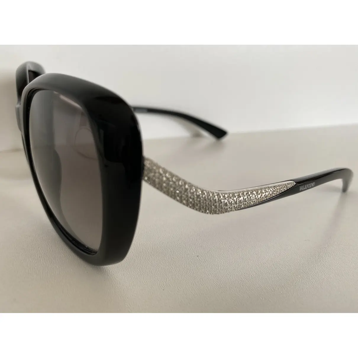 Buy Valentino Garavani Oversized sunglasses online