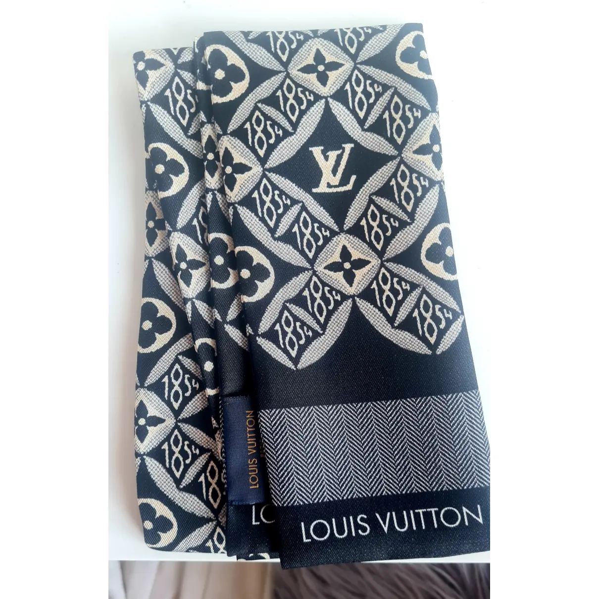 Buy Louis Vuitton Silk scarf online