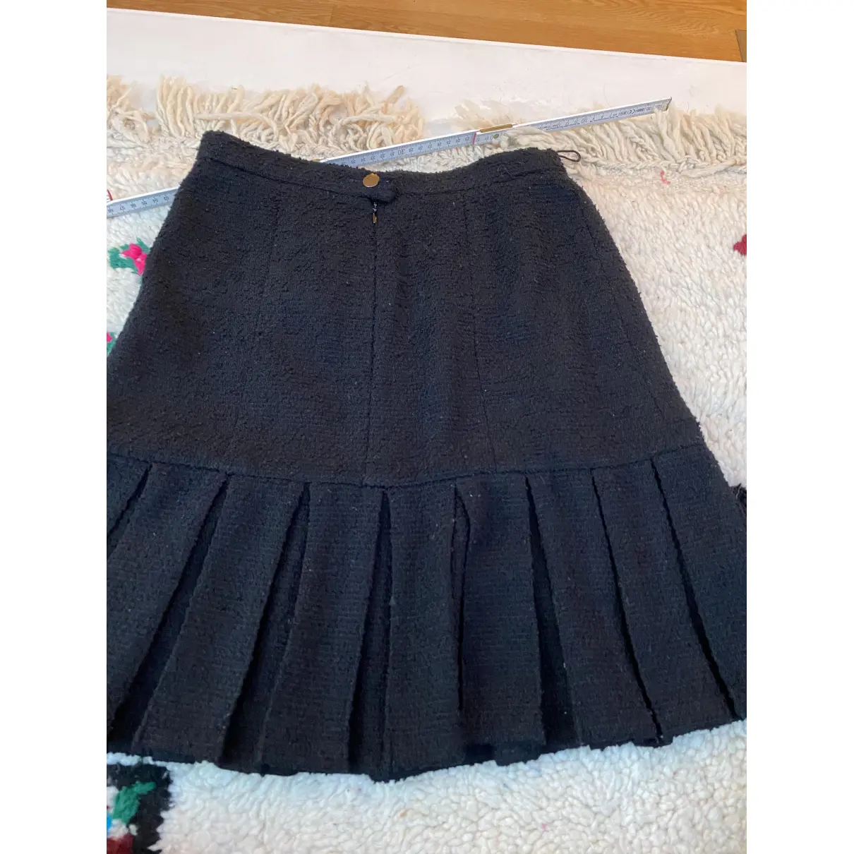 Buy Chanel Tweed mid-length skirt online - Vintage