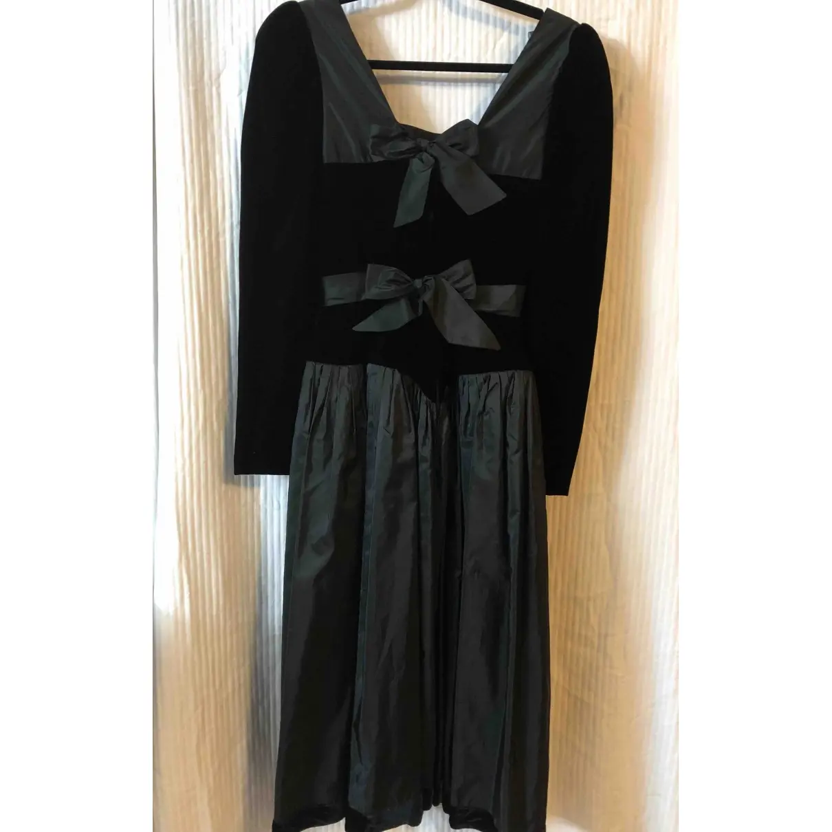 Oscar De La Renta Velvet mid-length dress for sale