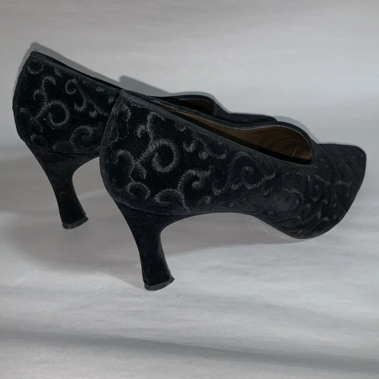 Velvet heels Saint Laurent - Vintage